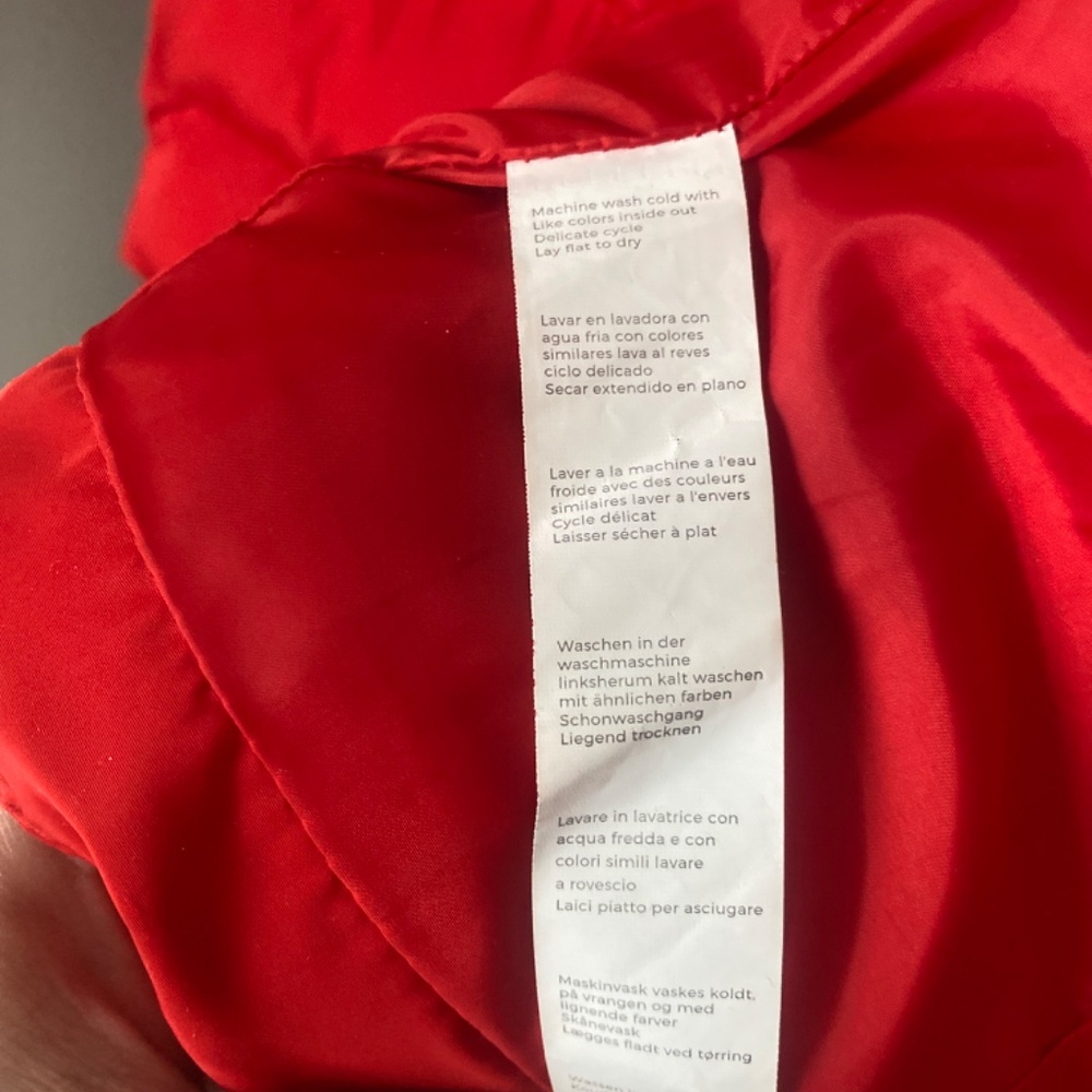 Fabletics Red puffer vest with hood - Picture 8 of 8